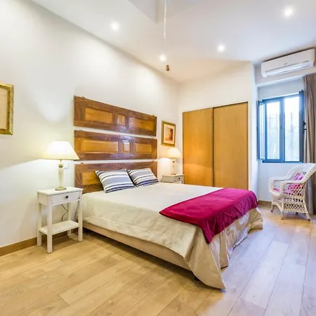Villa Charming In With Shared Pool Quelfes