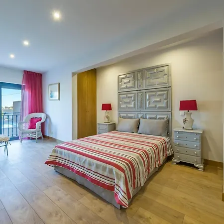 Charming In With Shared Pool Villa