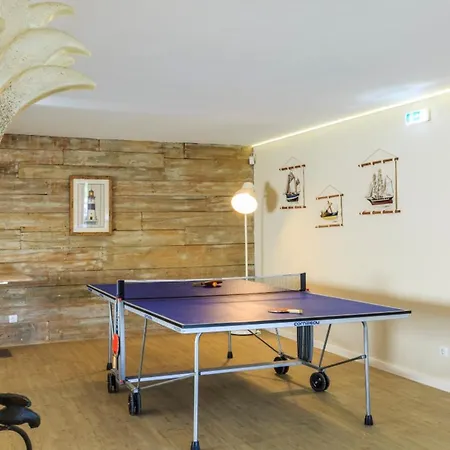 Charming In With Shared Pool Quelfes