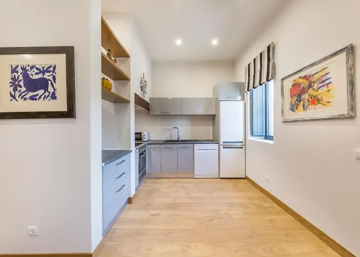 Charming In With Shared Pool ヴィラ Quelfes