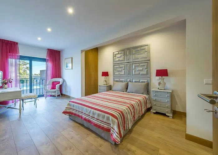 Charming In With Shared Pool ヴィラ