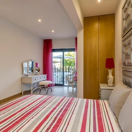 Villa Charming In With Shared Pool *
