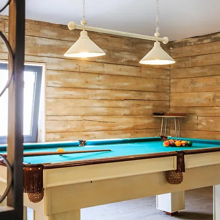 Charming In With Shared Pool Villa *